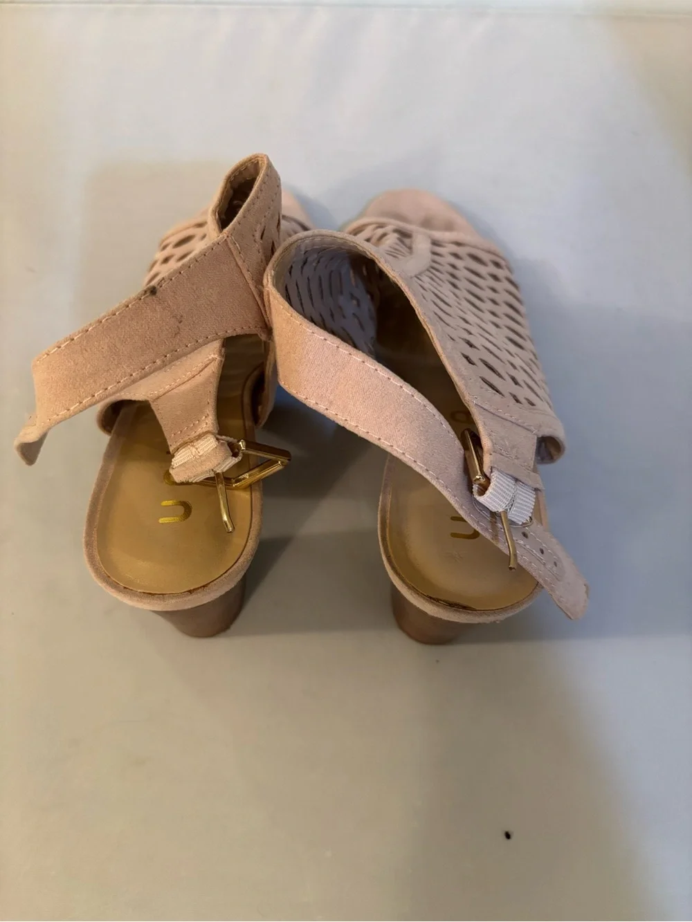Unisa Blush Laser-Cut Peep-Toe Sandal Size 8
